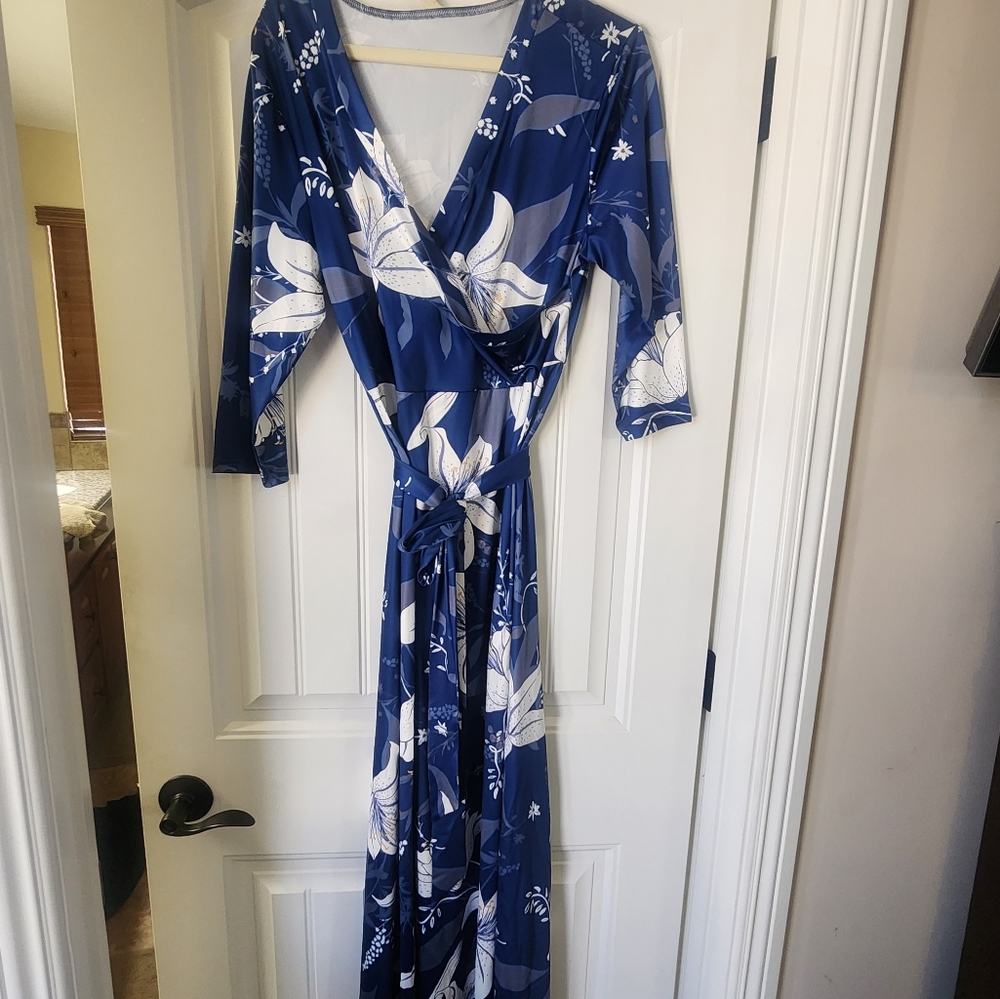 NWOT  WRAP BLUE FLOWERED MAXI DRESS